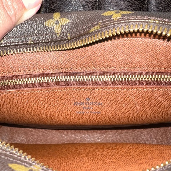 Louis Vuitton Monogram Trocadero 27 Crossbody Bag - Picture 5 of 8